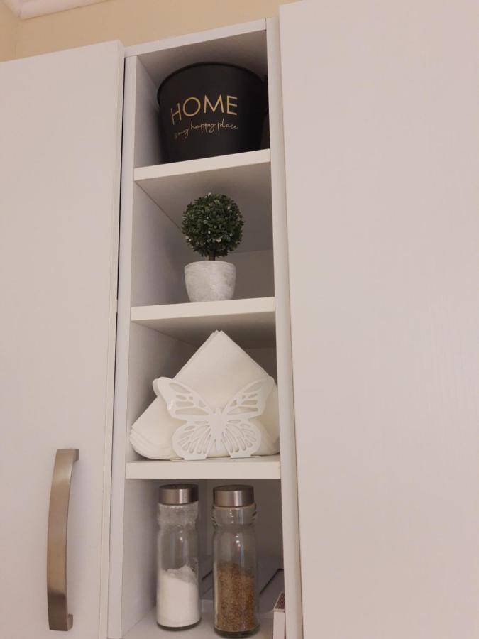 Elen Apartment - Adults Only Орикум Экстерьер фото
