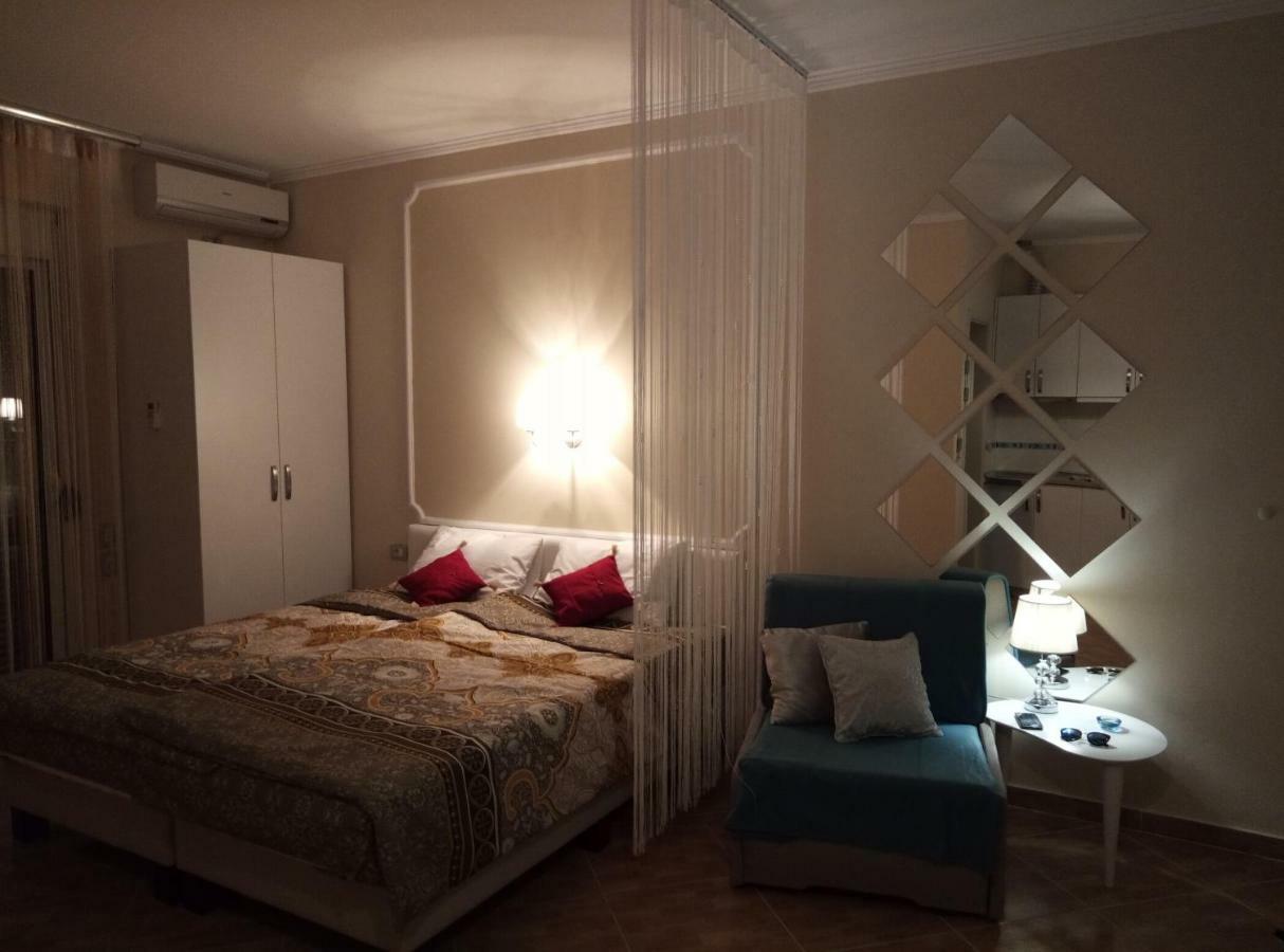 Elen Apartment - Adults Only Орикум Экстерьер фото