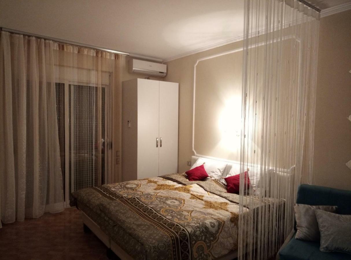 Elen Apartment - Adults Only Орикум Экстерьер фото